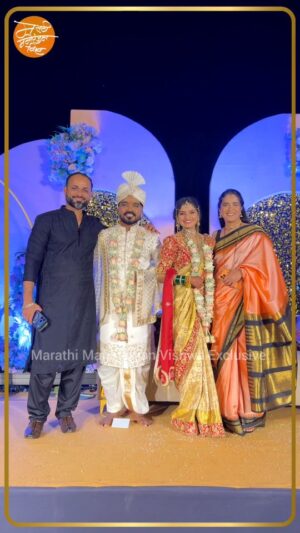 Sharmishtha Raut Instagram - अभिनेत्री कोमल कुंभार आणि अभिनेता, लेखक, दिग्दर्शक गोकुळ दशवंत यांच्या लग्न सोहळ्याला अभिनेत्री शर्मिष्ठा राऊत आणि तेजस देसाई यांची खास उपस्थिती 
.
.
#marathimanoranjanvishwa #komalkumbhar