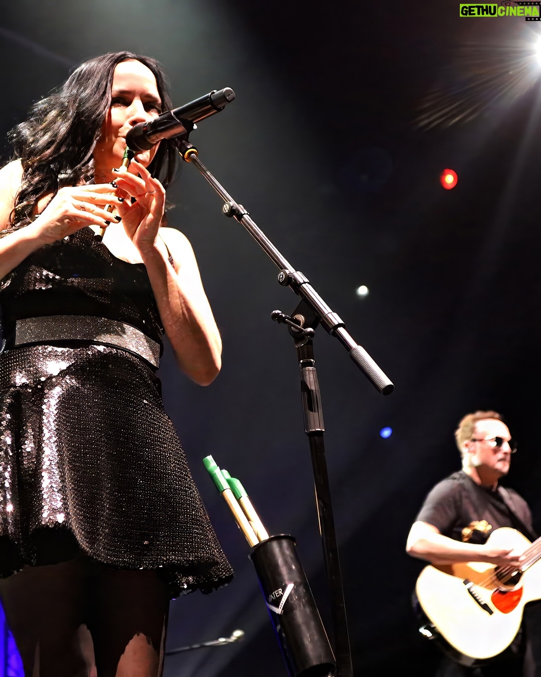 Sharon Corr - 4.7K Likes - Thank you Cape Town and thank you South Africa! What a magical few days ✨ We hope you enjoyed it as much as we did #TheCorrs #LiveMusic #SouthAfrica 

Thanks to @bigconcerts and @solomusicagency 

📸 @lancepetersonphoto