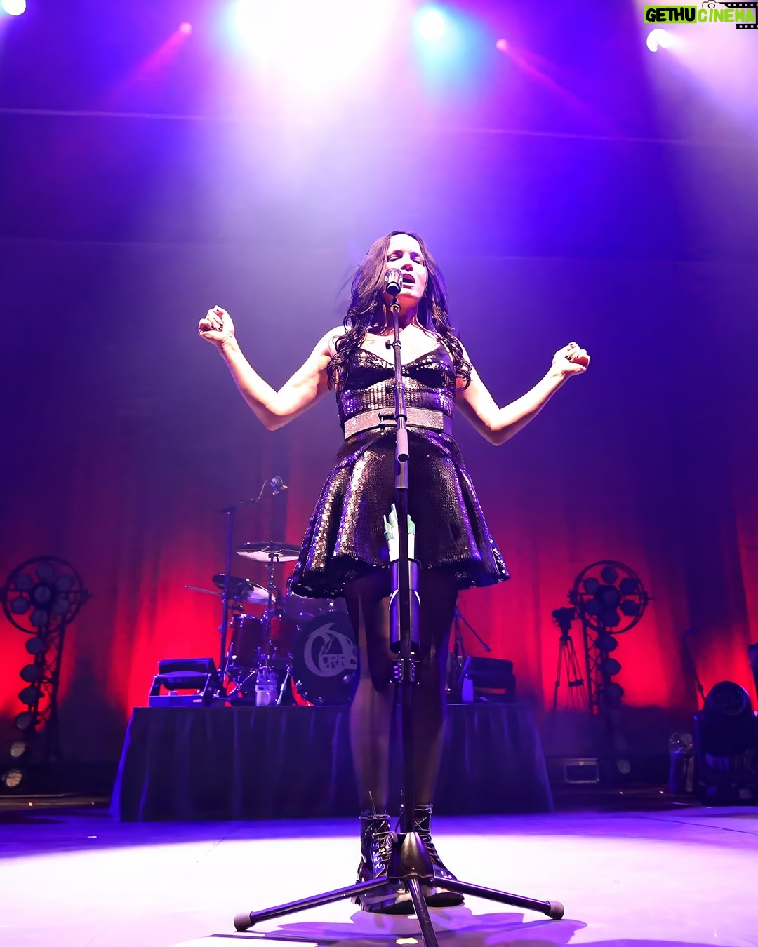 Sharon Corr - 4.7K Likes - Thank you Cape Town and thank you South Africa! What a magical few days ✨ We hope you enjoyed it as much as we did #TheCorrs #LiveMusic #SouthAfrica 

Thanks to @bigconcerts and @solomusicagency 

📸 @lancepetersonphoto