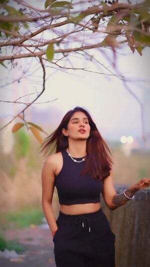 Sharon Gaikwad Instagram - Move On bolna easy hai 💯
.
.
.
📽️ @_mehulphotography_
.
.
#trendingreels