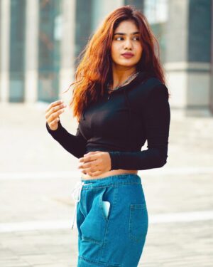 Sharon Gaikwad Instagram - 🥀
.
.
📸 @joelmanvel
.
.
#trendingreels