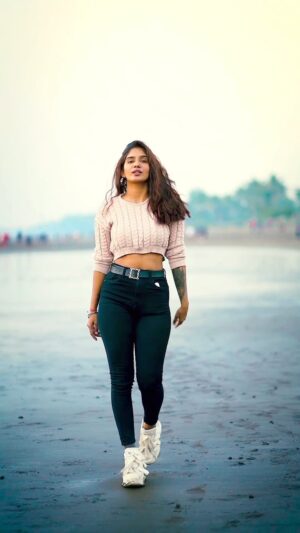 Sharon Gaikwad Instagram - Apni Entry 🔥
.
.
Edit @himanshucreation_ 
📽️ @_mehulphotography_ 
.
.
#trendingreels
