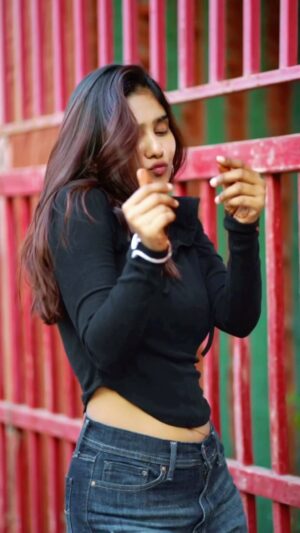 Sharon Gaikwad Instagram - Paisa 🤑
.
.
.
@_mehulphotography_ 🎥
.
.
.
#trendingreels