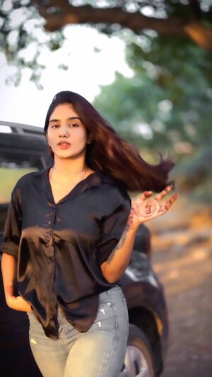 Sharon Gaikwad Instagram - Bohot se logo ko 🔥
.
.
.
@_mehulphotography_ 🎥
.
.
#trendingreels