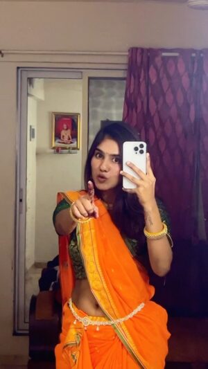 Sharon Gaikwad Instagram - Uss mehfil ko jala dunga 🔥
.
.
.
.
#trendingreels