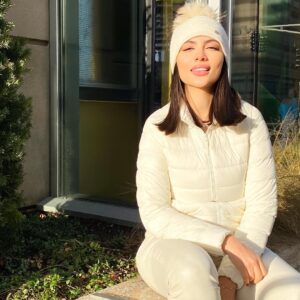 Shayma Helali Instagram - كل عام وانتم بألف خير يارب ! وهالسنة تكون مليانة نجاح وفرحة وتفائل وسعادة والأهم من هذا الكل الصّحة بخير وراحة البال ❤️ نحبكم
#happynewyear #happnewyear2022🎉🎊 #SH #shaymahelali #شيما_هلالي