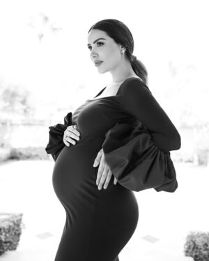 Shayma Helali Instagram - 🖤🤍
#SH #shaymahelali #maternityphotography #pregnancy #momtobe #blessed #شيما_هلالي #مشاءالله #الحمدلله