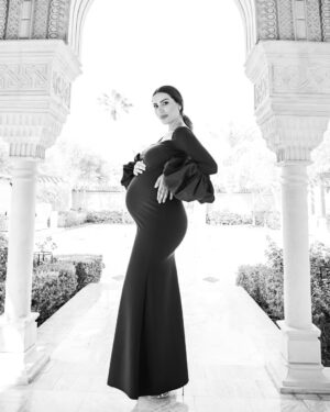 Shayma Helali Instagram - 🖤🤍
#SH #shaymahelali #maternityphotography #pregnancy #momtobe #blessed #شيما_هلالي #مشاءالله #الحمدلله