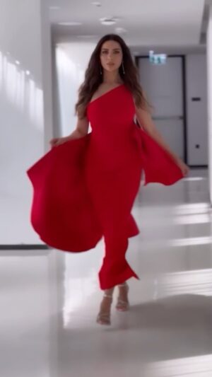 Shayma Helali Instagram - نحب نشوف حماسكم للاغنية الجديدة ! اشتركوا في قناتي على اليوتيوب اللّينك في البايو👆🏻 حتى تسمعوا #عطني_سبب #قريباًجداً #شيما_هلالي #soon #SH #shaymahelali
