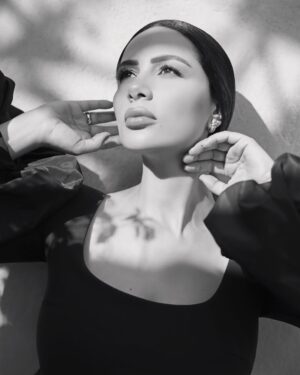 Shayma Helali Instagram - آسف لأن كل شي انتهي
وكِلمن مشى لحياته
غلطي غلطة أي شخص
حبّ واستهان بذاته 😔
قريبًا أغنية “آسف” من ألبوم سبع_بحور
#شيما_هلالي #جديد_شيما_هلالي #سبع_بحور #آسف
#SH #shaymahelali #new #soon