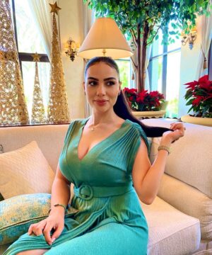 Shayma Helali Instagram - شنوا عاملين على راس السنة ؟ 😃
#شيما_هلالي #SH #shaymahelali