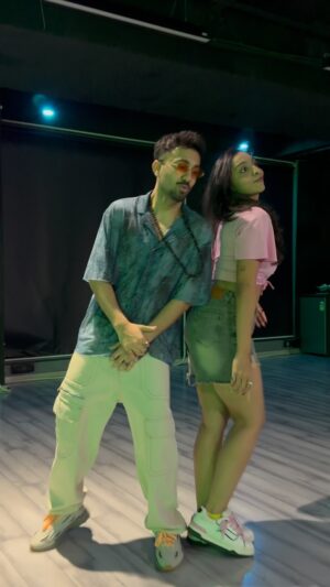 Shazia Samji Instagram - Really loved the vibe of the song @arijitsingh @anirudhofficial š«¶š¼ sometimes easy breezy is the vibe yaā¦ā¦ #badlisihawahaihookstep #fun #content #creation