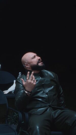 Shazia Samji Instagram - Its a song but a film though, Afro but Shayari, Pain but relief.
Dik Kaat ke is out now on YT @bpraak @jaani777 @bunny555__ @rajnieshduggall @_vaidyasakshi @desimelodies @arvindrkhaira @shuntymanish @rishabh_shetty_ @vfxnavi @veerindersinghh @onkarsinghcolorist @niyati_raval95 @smthngpretty @its_bishalsharma @ps_dancestudio