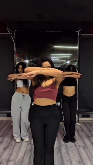 Shazia Samji Instagram - What fun reels are you guys doing on the bijuria hook,So Here we go with another fun block for my gurlies to vibe to!
Go add some bolly tadka to your reels have fun!!!š¤š»ā¤ļøāš„
#bijuriya