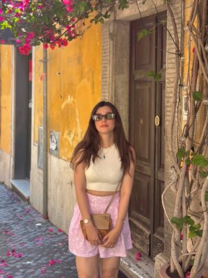 Shelle Sharma Instagram - Accidentally cute location 📍