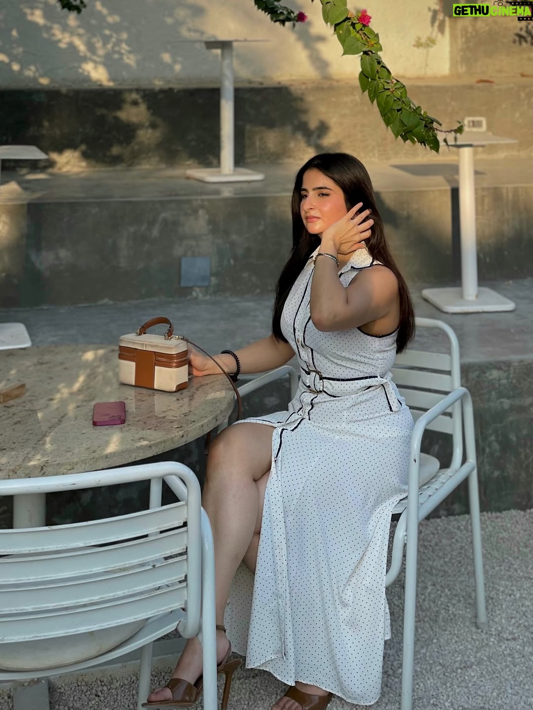 Sheran Ratnani - 4K Likes - Winter sun >>>
.
.
.

#ootd #oldmoneyaesthetic #elegance #outfitinspiration #wintersun #🧿