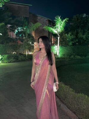 Sheran Ratnani Instagram - In my Desi Girl era 💫
.
.
.
#desi #indian #wedding #saree #weddingdiaries #pink #explore #ethnicwear #outfitinspo #🧿