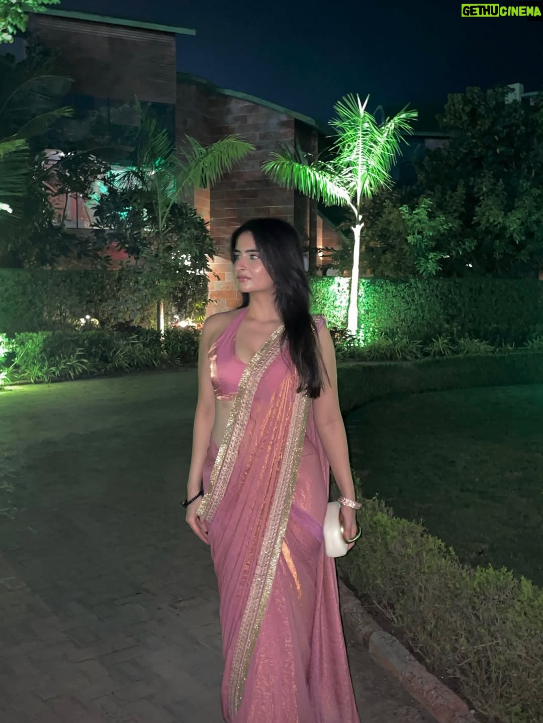 Sheran Ratnani - 8.4K Likes - In my Desi Girl era 💫
.
.
.

#desi #indian #wedding #saree #weddingdiaries #pink #explore #ethnicwear #outfitinspo #🧿