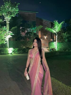 Sheran Ratnani Instagram - In my Desi Girl era 💫
.
.
.
#desi #indian #wedding #saree #weddingdiaries #pink #explore #ethnicwear #outfitinspo #🧿