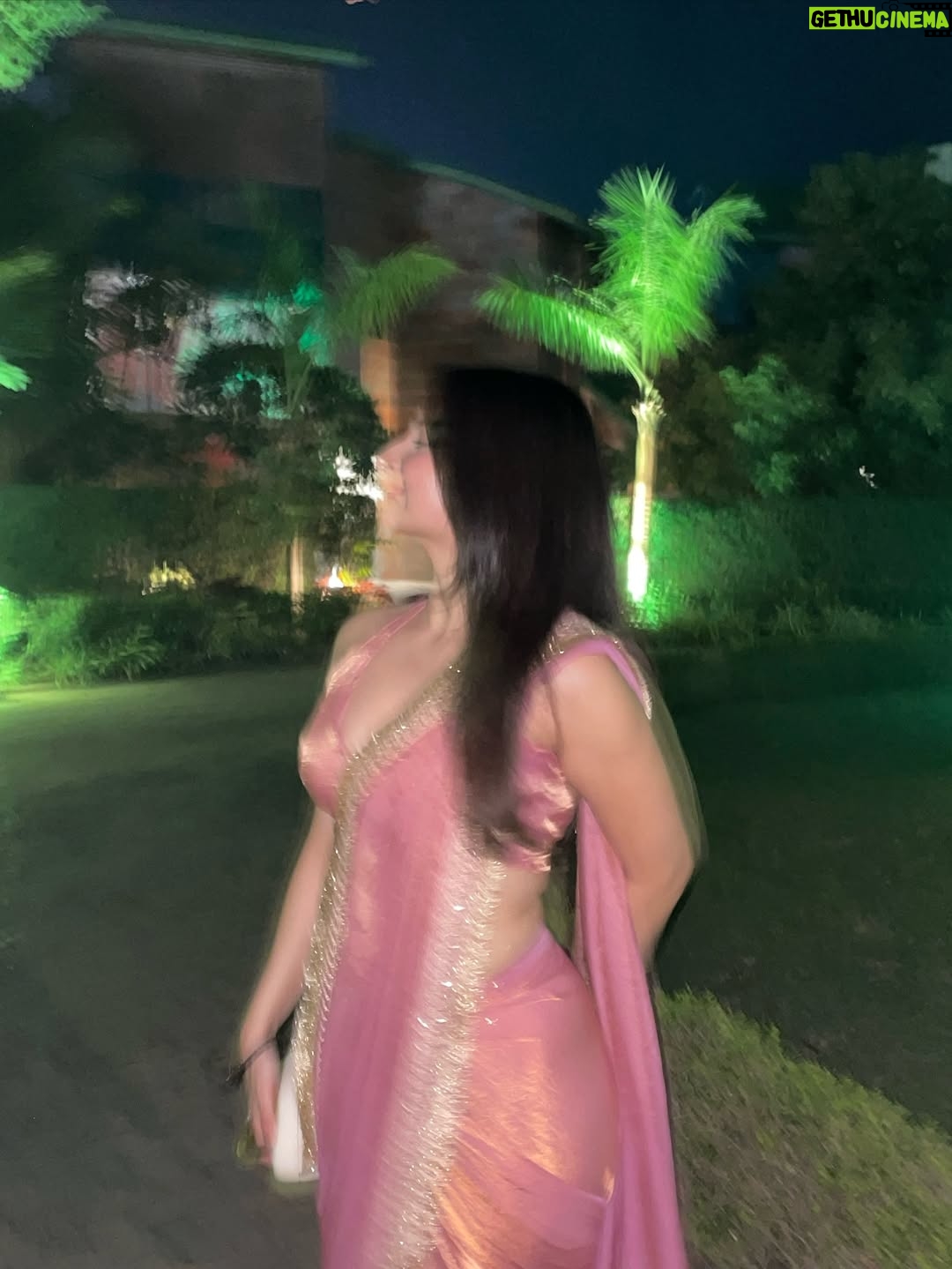 Sheran Ratnani - 8.4K Likes - In my Desi Girl era 💫
.
.
.

#desi #indian #wedding #saree #weddingdiaries #pink #explore #ethnicwear #outfitinspo #🧿