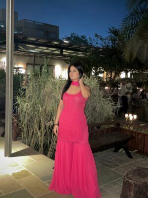 Sheran Ratnani Instagram - Shaam Gulabi🌸🎆
🏷️: @labelaishwaryrika
.
.
.
#desi #indian #wedding #sharara #suit #pink #explore #ethnicwear #outfitinspo #chikankari #🧿