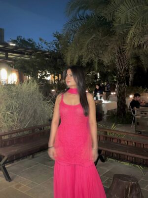 Sheran Ratnani Instagram - Shaam Gulabi🌸🎆
🏷️: @labelaishwaryrika
.
.
.
#desi #indian #wedding #sharara #suit #pink #explore #ethnicwear #outfitinspo #chikankari #🧿
