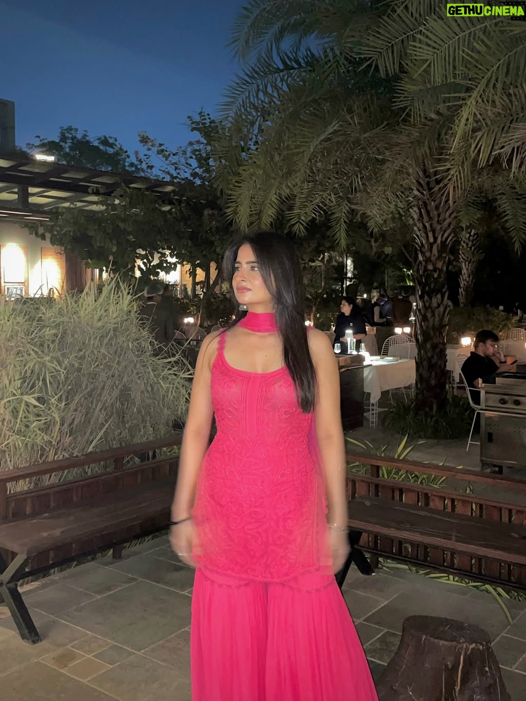 Sheran Ratnani - 4.7K Likes - Shaam Gulabi🌸🎆
🏷️: @labelaishwaryrika 
.
.
.
#desi #indian #wedding #sharara #suit #pink #explore #ethnicwear #outfitinspo #chikankari #🧿