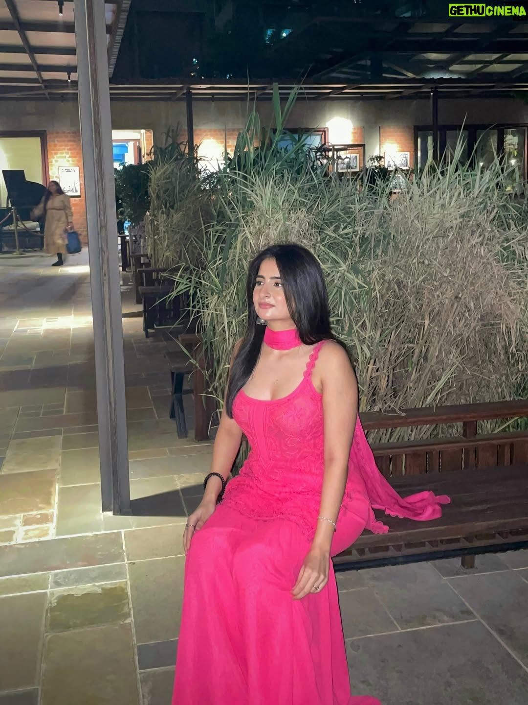 Sheran Ratnani - 4.7K Likes - Shaam Gulabi🌸🎆
🏷️: @labelaishwaryrika 
.
.
.
#desi #indian #wedding #sharara #suit #pink #explore #ethnicwear #outfitinspo #chikankari #🧿