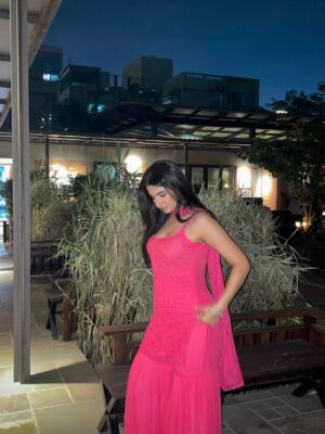 Sheran Ratnani Instagram - Shaam Gulabi🌸🎆
🏷️: @labelaishwaryrika
.
.
.
#desi #indian #wedding #sharara #suit #pink #explore #ethnicwear #outfitinspo #chikankari #🧿