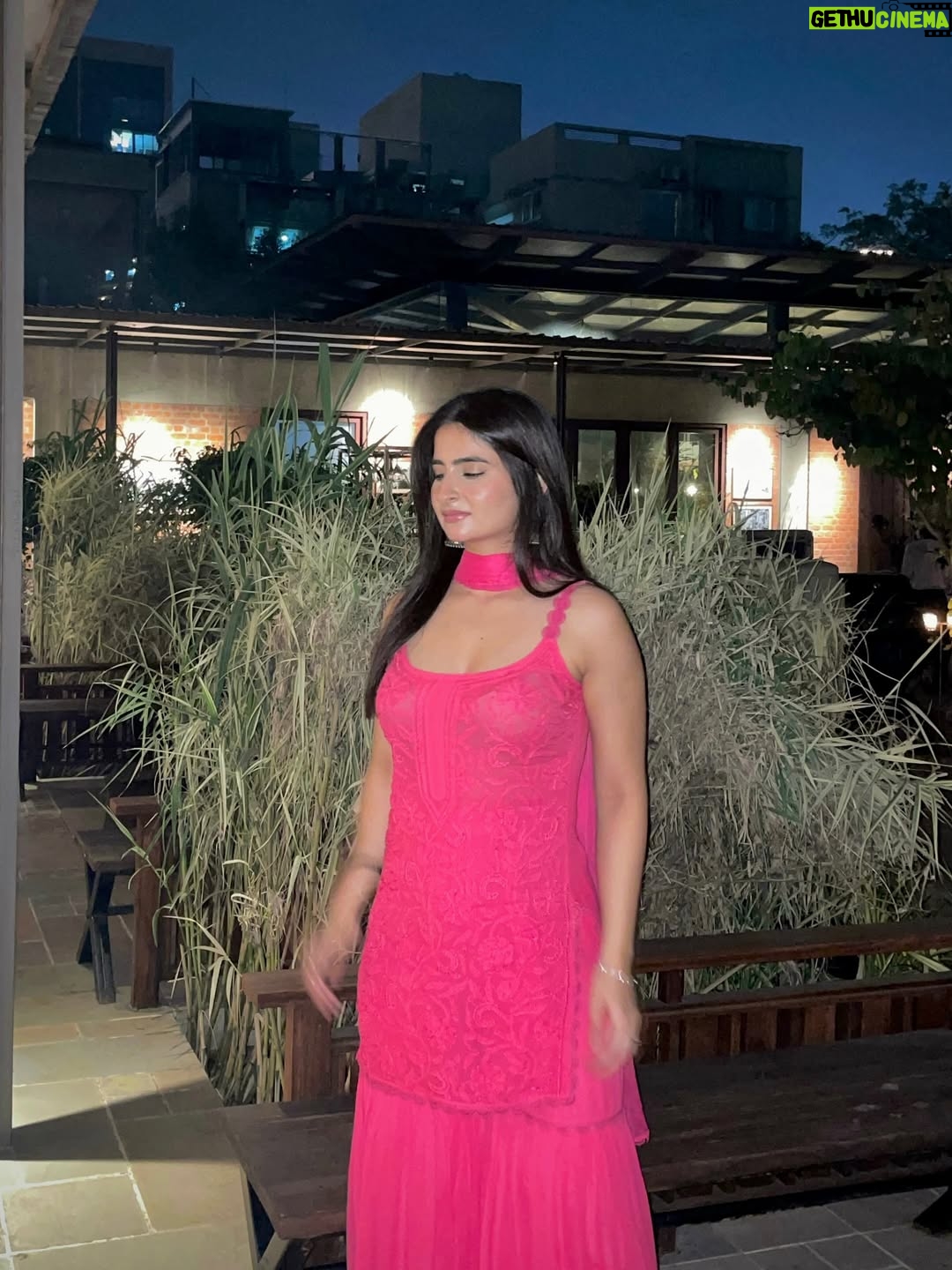 Sheran Ratnani - 4.7K Likes - Shaam Gulabi🌸🎆
🏷️: @labelaishwaryrika 
.
.
.
#desi #indian #wedding #sharara #suit #pink #explore #ethnicwear #outfitinspo #chikankari #🧿