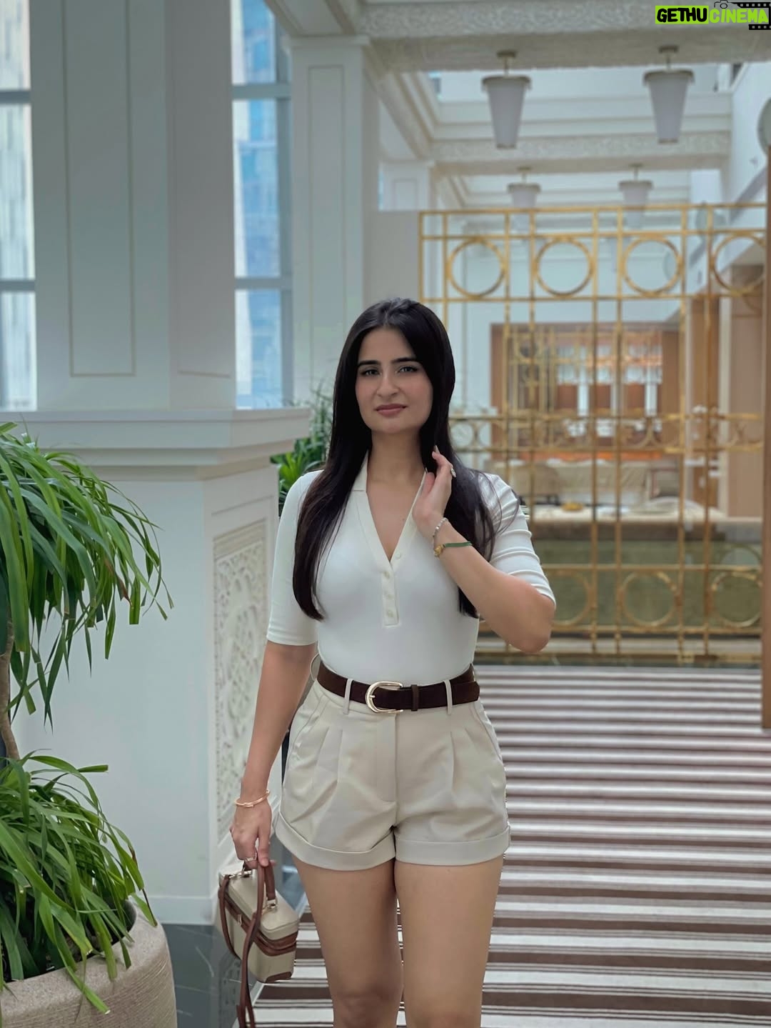 Sheran Ratnani - 4.2K Likes - Peace ✌🏻🕊️ over chaos ✨
.
.
.
#oldmoneyaesthetics #ootd #elegance #whiteoutfit #outfitinspiration #polo #timeless #🧿