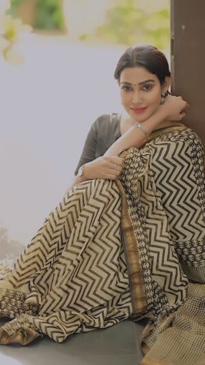 Sheriina Instagram - Rooted in tradition, glowing in my own rhythm. 🌿
Grace never goes out of style.

#sareelove #timelesselegance #graceinsaree #sheriina #classicvibes 

Costumes - @vastrakadha.official 
Photographer - @camerasenthil 
Makeup - @ragavismakeover 
Shoot Organized by @rrajeshananda