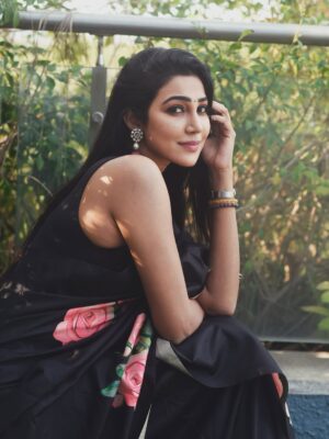 Sheriina Instagram - Gracefully draped… but don’t be fooled, I still trip over my own thoughts (and sometimes my saree) 😅🌸

📸: @praveentyagarajan 

#sareelovers #desitwist #sareefashion #sherin #sheriina #divine #love #xoxo