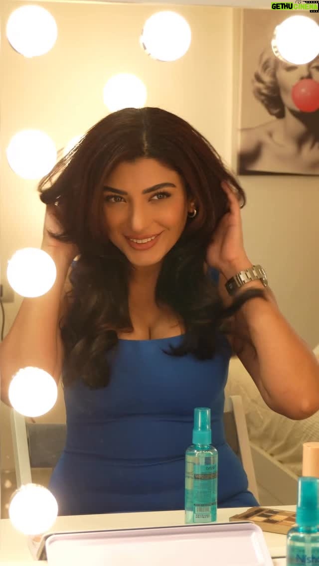 Shernavaz Jijina - 16.3K Likes - You finally found a serum that doesn’t weigh your hair down 😮‍💨✨
Smooth • Shiny • Frizz-free
Nisha Eversilk is officially a staple 💖

#NishaProfessional #YuthikaProfessional #SilkyHairVibes #ShinyHairDay #HairCareRoutine