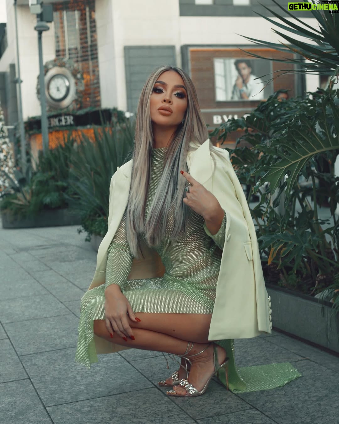 Sheyla Rojas - 22.1K Likes - A la cima no se llega superando a los demás sino superándote a ti misma 💚🍀 @ronaldoanzuresmx