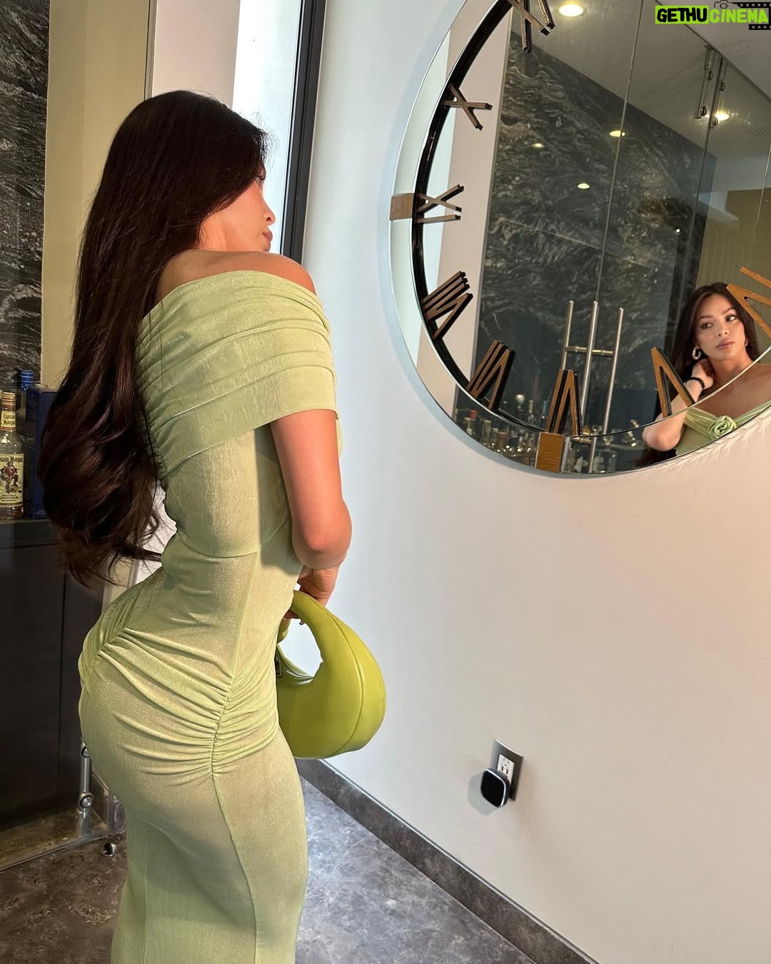 Sheyla Rojas - 21.5K Likes - Quien por aquí? 🍐
Dress: @ronaldoanzuresmx