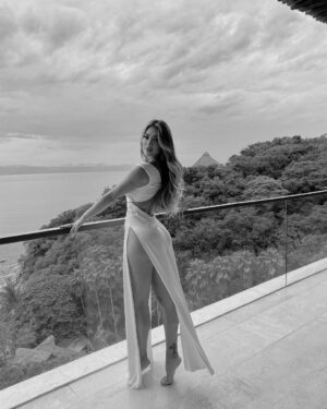 Sheyla Rojas Instagram - White 🦢
