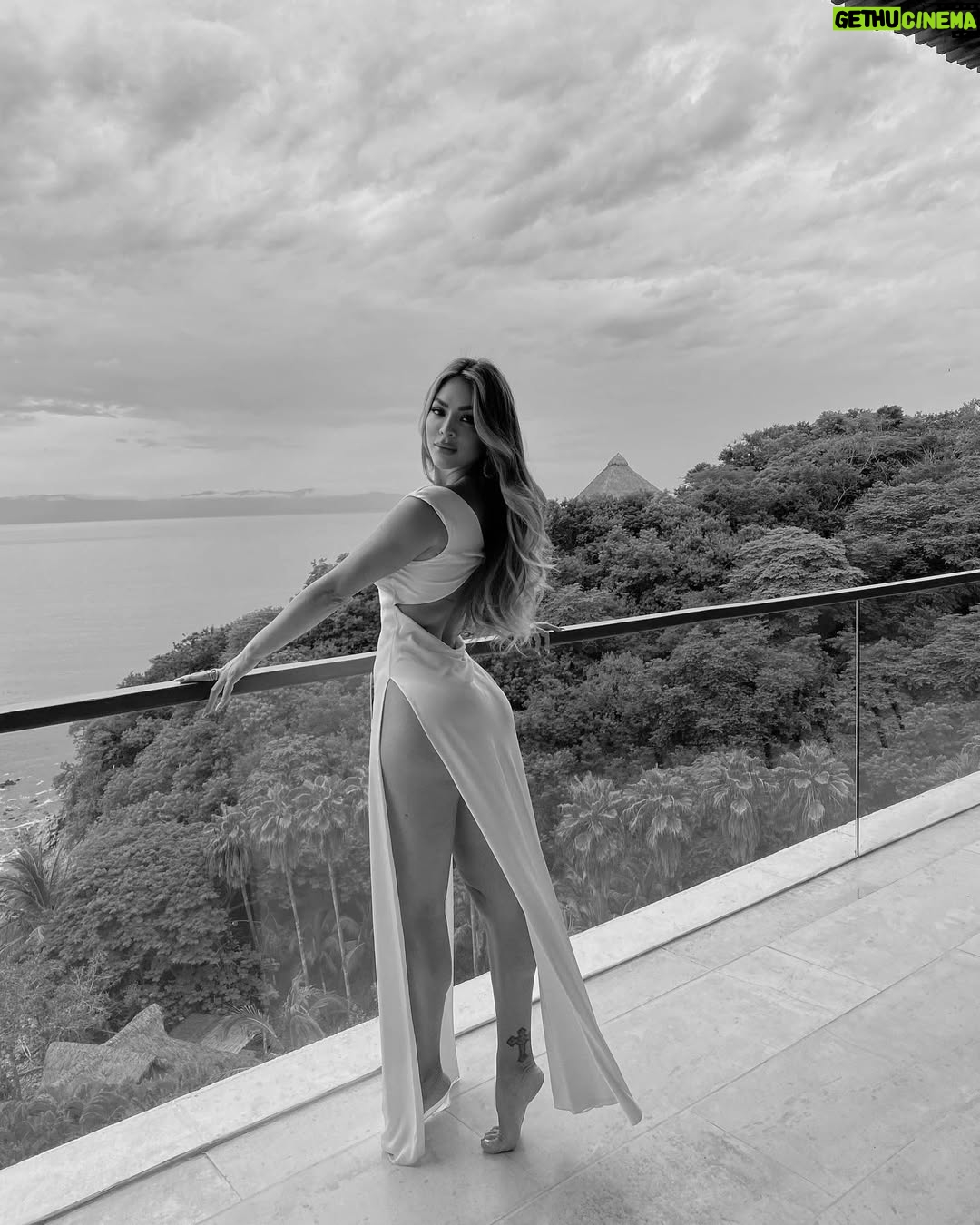 Sheyla Rojas - 53K Likes - White 🦢