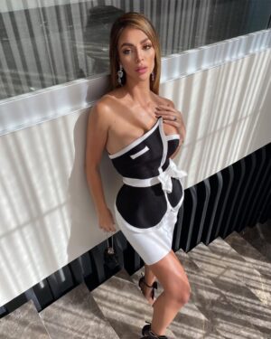 Sheyla Rojas Instagram - Sometimes you will never know the value of a moment until it becomes a memory… 🤍 @fashionmallonline código descuento: sheyla