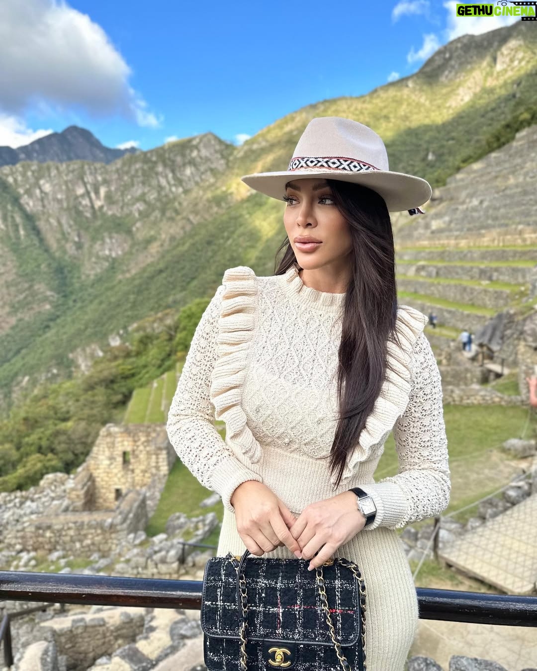 Sheyla Rojas - 25.6K Likes - Machu Picchu is a mood.

Total look @ayniuniverse 
Styling @_mr.lott ✨