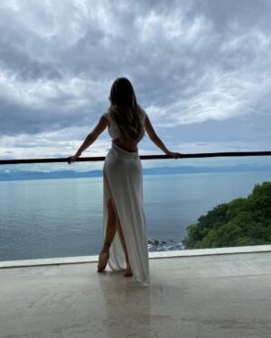 Sheyla Rojas Instagram - White 🦢