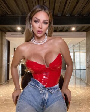Sheyla Rojas Instagram - gorgeous corset ❤️🔥❤️🔥❤️🔥
code discount: SHEYLA03 @nihao_jewelry