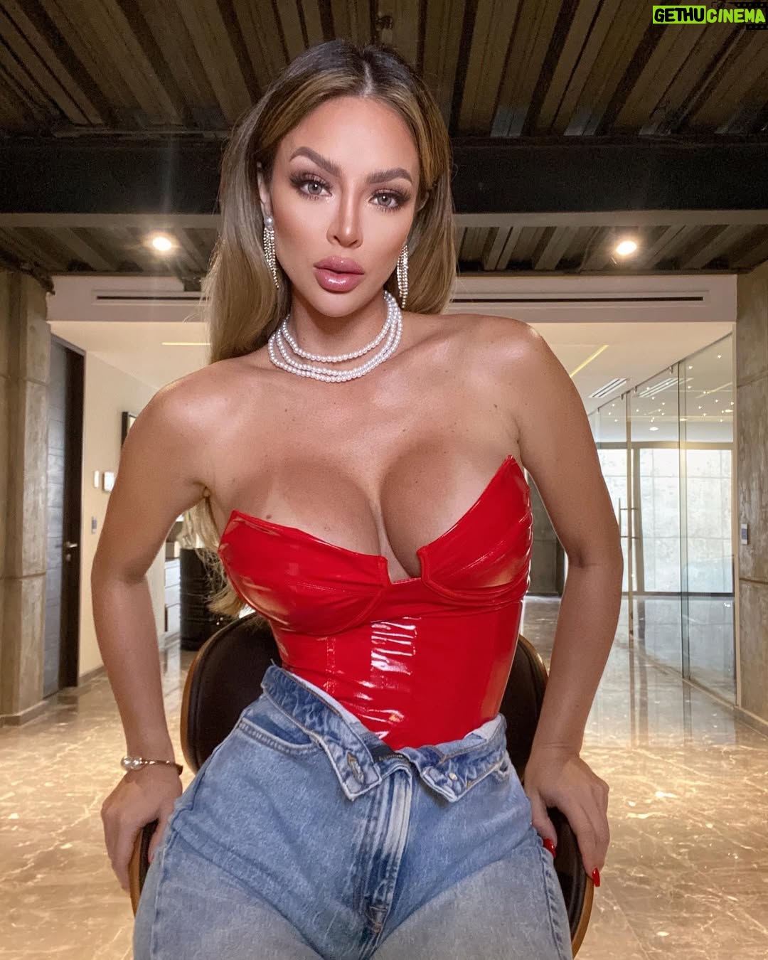 Sheyla Rojas - 63.5K Likes - gorgeous corset ❤️‍🔥❤️‍🔥❤️‍🔥
code discount: SHEYLA03 @nihao_jewelry