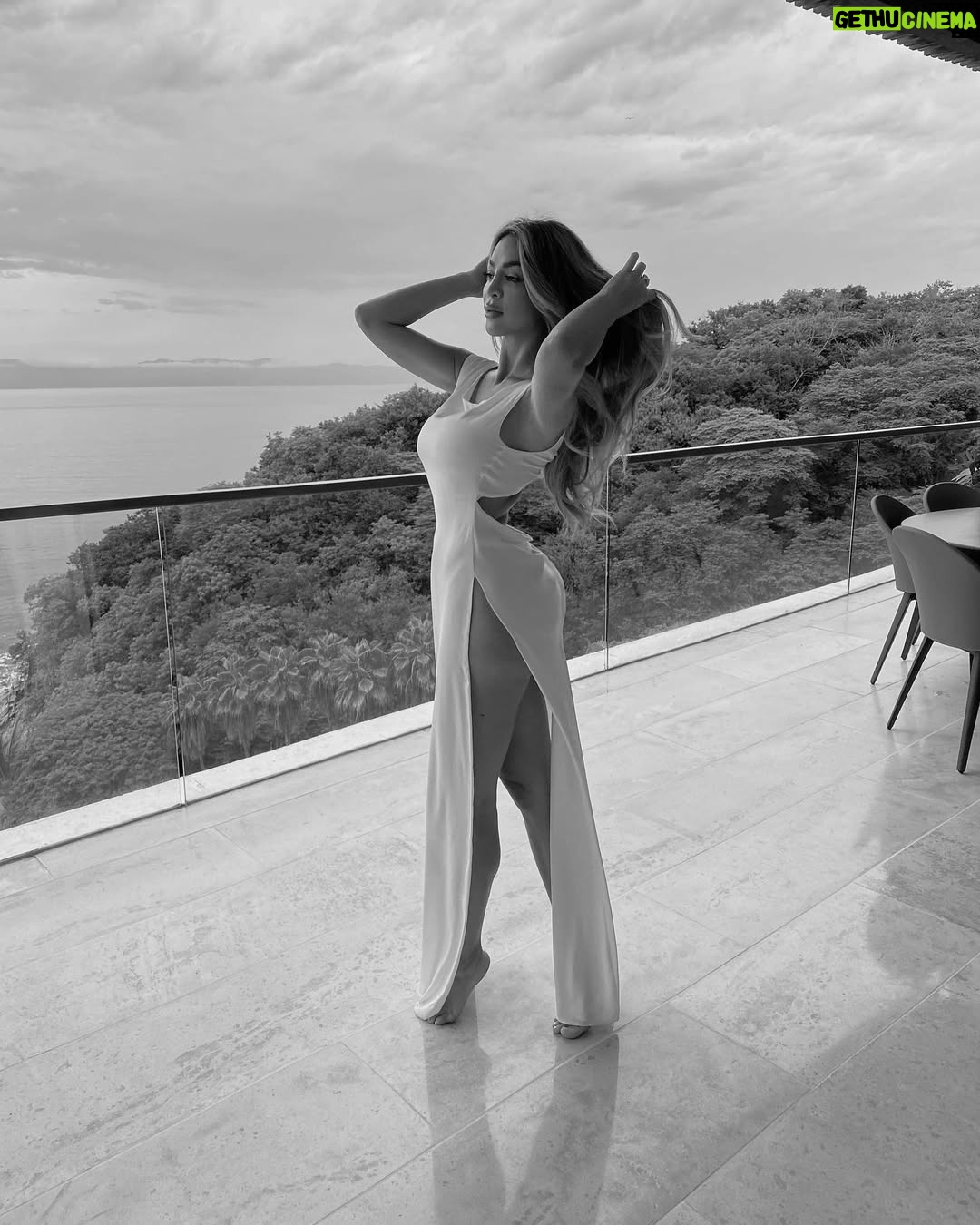 Sheyla Rojas - 53K Likes - White 🦢