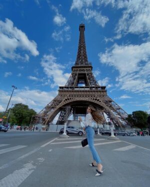 Sheyla Rojas Instagram - Walking around Paris 🇫🇷