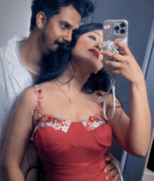 Shilpa Das Instagram - Proof that love gets better with time❣️
.
.
.
#couplegoals❤ #love #datenight #bengaluru