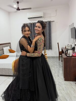Shilpi Raghwani Instagram - Wishing you a very very happy birthday 🎂 ❤️😍😘 @shilpiraghwani di ❤️ Mahadev always bless you 😍 Kab se wait kar rahi thi ki birthday aaye to ye wala photo post karu 😄😂🤣 again happy birthday di 😘 i love you ❤️