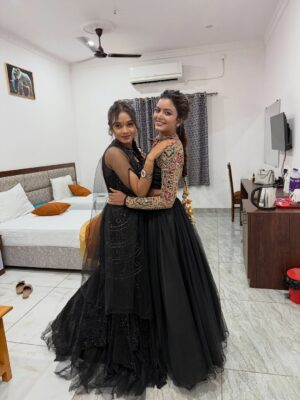 Shilpi Raghwani Instagram - Wishing you a very very happy birthday 🎂 ❤️😍😘 @shilpiraghwani di ❤️ Mahadev always bless you 😍 Kab se wait kar rahi thi ki birthday aaye to ye wala photo post karu 😄😂🤣 again happy birthday di 😘 i love you ❤️