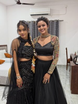 Shilpi Raghwani Instagram - Wishing you a very very happy birthday 🎂 ❤️😍😘 @shilpiraghwani di ❤️ Mahadev always bless you 😍 Kab se wait kar rahi thi ki birthday aaye to ye wala photo post karu 😄😂🤣 again happy birthday di 😘 i love you ❤️
