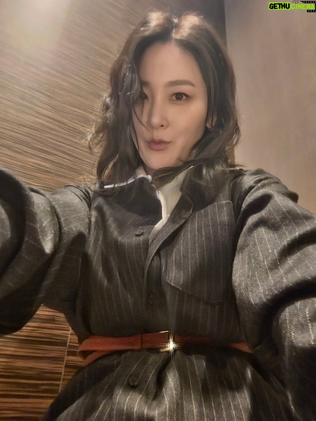 Shin A-young - 2.5K Likes - 다 다른 날임

옷이 블랙밖에 없는건가.